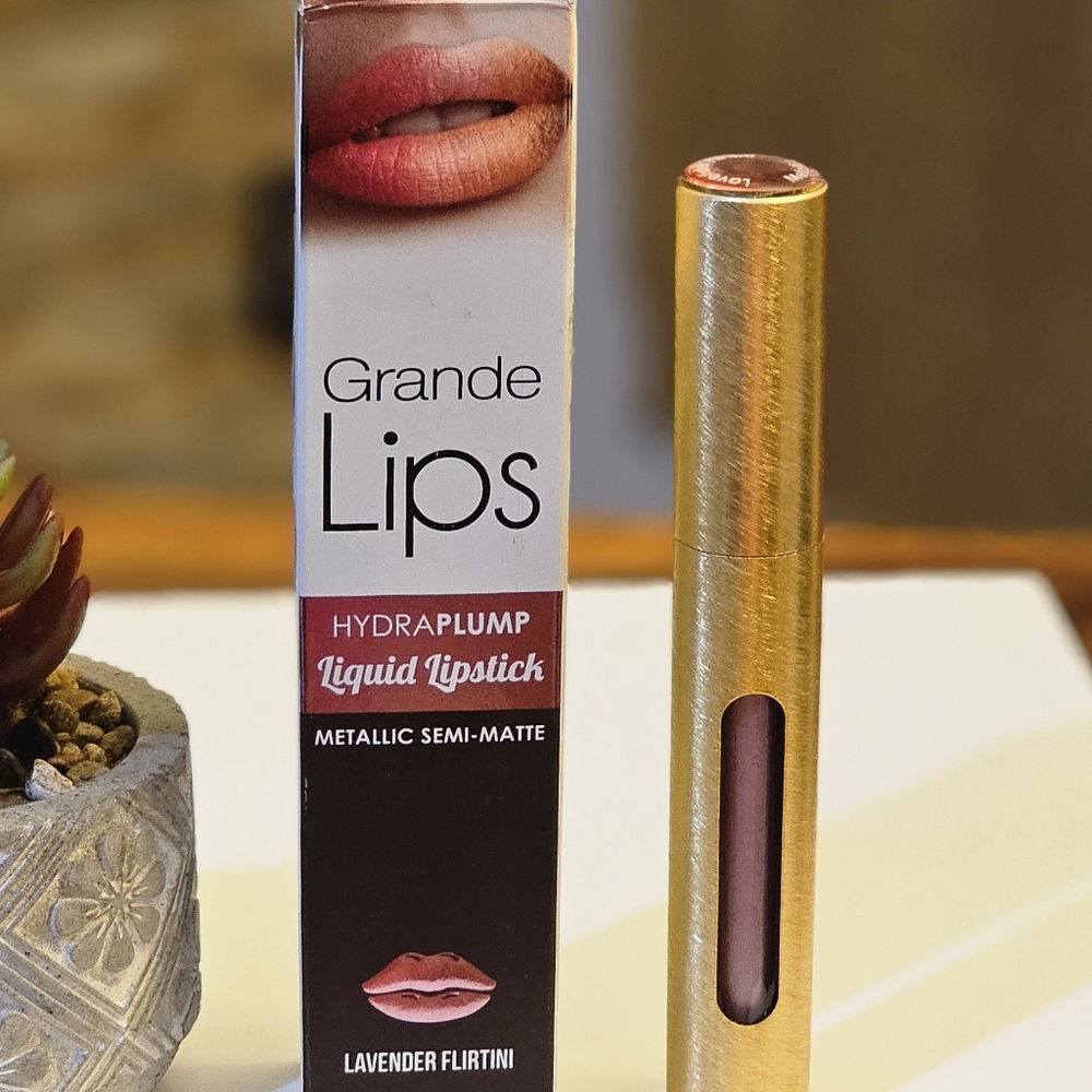 Grande Lips HYDRAPLUMP Liquid Lipstick  Semi-Matte Professional